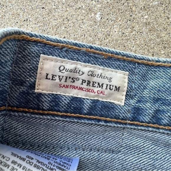 Levi’s 501 Distressed Button Fly Jean Shorts - Picture 3 of 4